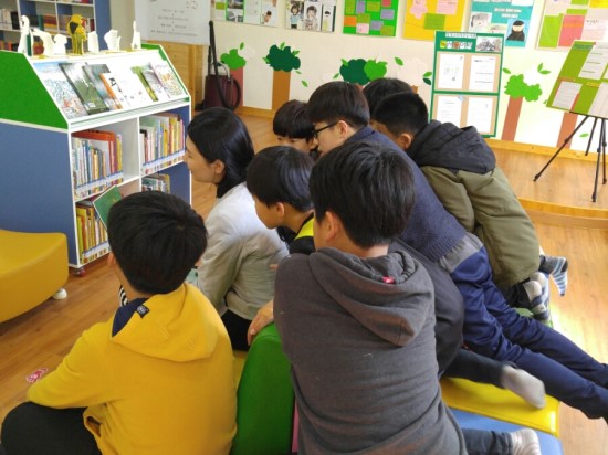 책 읽어 주는 청개구리작은도서관 운영